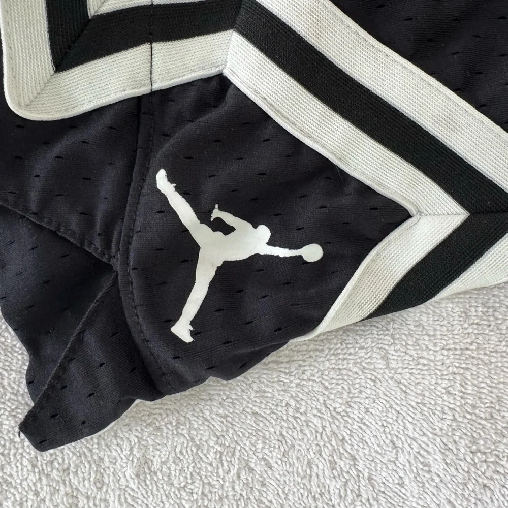 Jordan Basketball Shorts Black White Striped Mesh -  size L‎ (12/13)